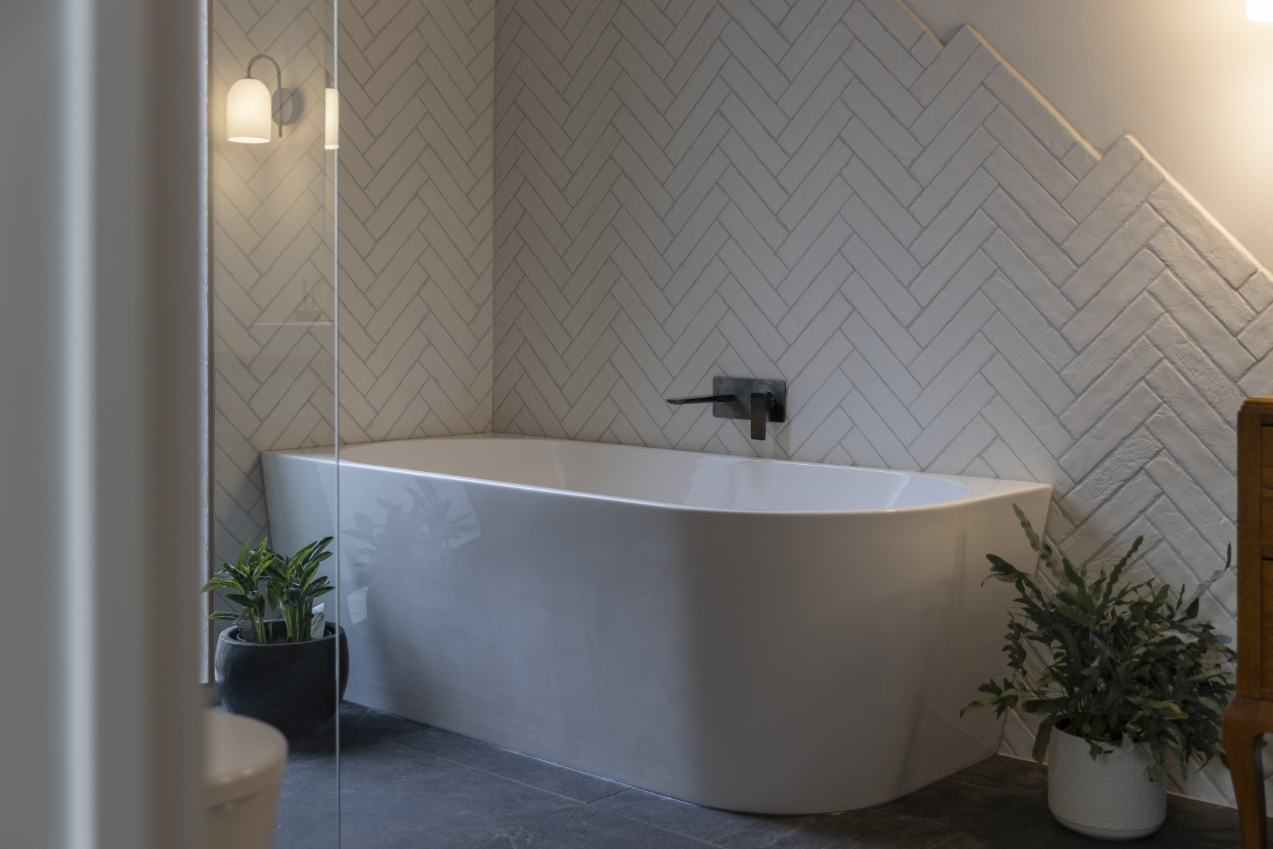 bathroom bathtub